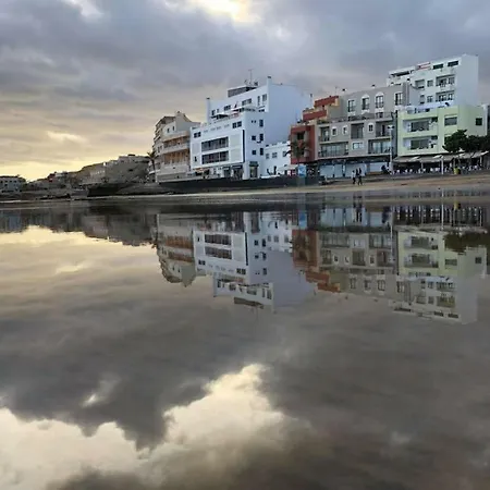 Modern Penthouse Near The Sea 公寓 *